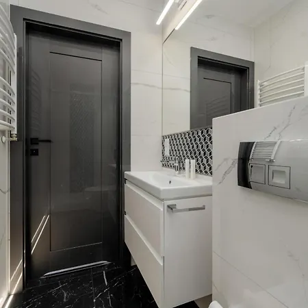 Luksusowy Z 3 Sypialniami, Klimatyzacja, Parkingiem I Biurkiem We Wroclawiu By Renters Prestige Апартаменты