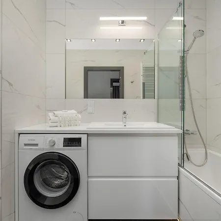 Luksusowy Z 3 Sypialniami, Klimatyzacja, Parkingiem I Biurkiem We Wroclawiu By Renters Prestige *