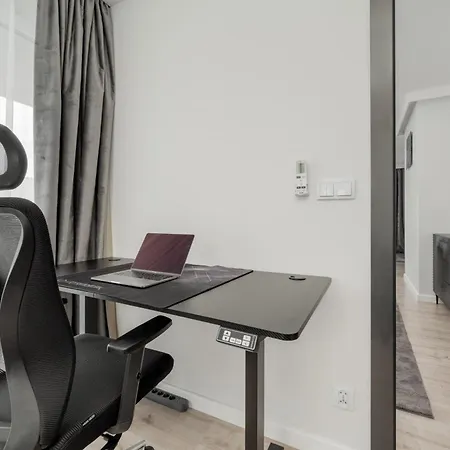 شقة Luksusowy Z 3 Sypialniami, Klimatyzacja, Parkingiem I Biurkiem We Wroclawiu By Renters Prestige