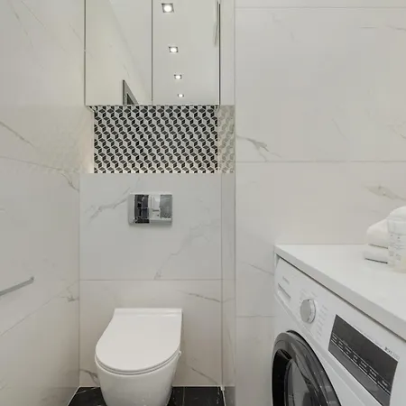 Апартаменты Luksusowy Z 3 Sypialniami, Klimatyzacja, Parkingiem I Biurkiem We Wroclawiu By Renters Prestige *