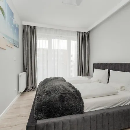 Luksusowy Z 3 Sypialniami, Klimatyzacja, Parkingiem I Biurkiem We Wroclawiu By Renters Prestige *