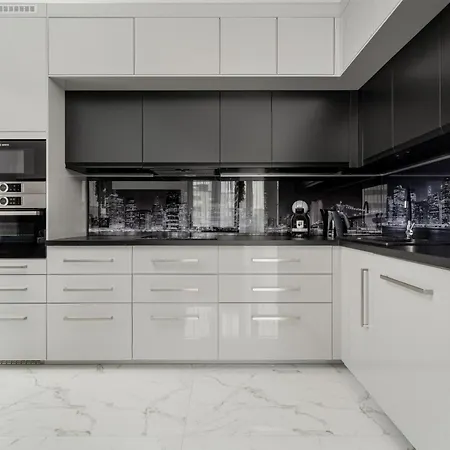 Luksusowy Z 3 Sypialniami, Klimatyzacja, Parkingiem I Biurkiem We Wroclawiu By Renters Prestige