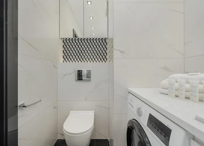 Apartment Luksusowy Z 3 Sypialniami, Klimatyzacja, Parkingiem I Biurkiem We Wroclawiu By Renters Prestige *