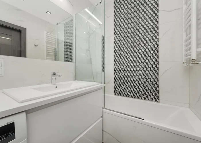 Luksusowy Z 3 Sypialniami, Klimatyzacja, Parkingiem I Biurkiem We Wroclawiu By Renters Prestige *