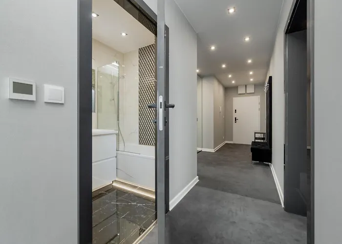 Luksusowy Z 3 Sypialniami, Klimatyzacja, Parkingiem I Biurkiem We Wroclawiu By Renters Prestige Wroclaw