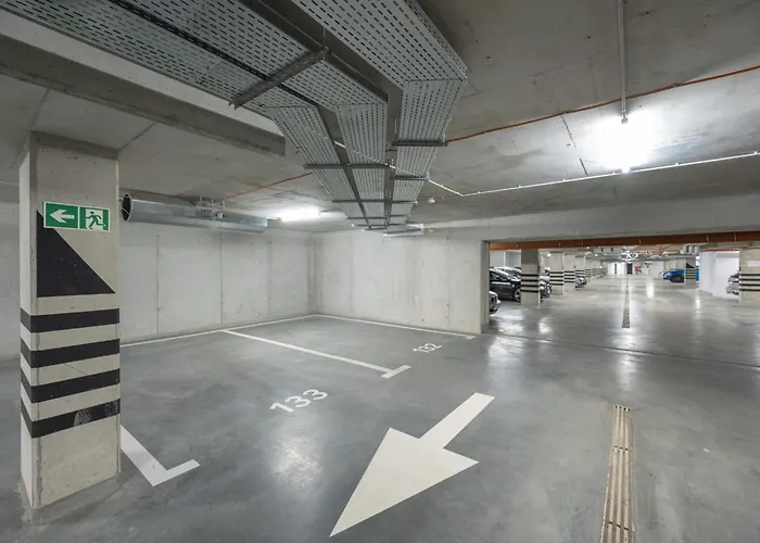 Luksusowy Z 3 Sypialniami, Klimatyzacja, Parkingiem I Biurkiem We Wroclawiu By Renters Prestige Wroclaw