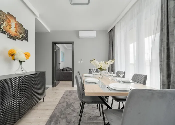 Luksusowy Z 3 Sypialniami, Klimatyzacja, Parkingiem I Biurkiem We Wroclawiu By Renters Prestige Apartment Wroclaw