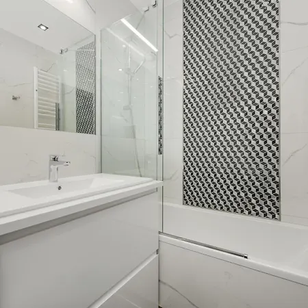 Luksusowy Z 3 Sypialniami, Klimatyzacja, Parkingiem I Biurkiem We Wroclawiu By Renters Prestige *