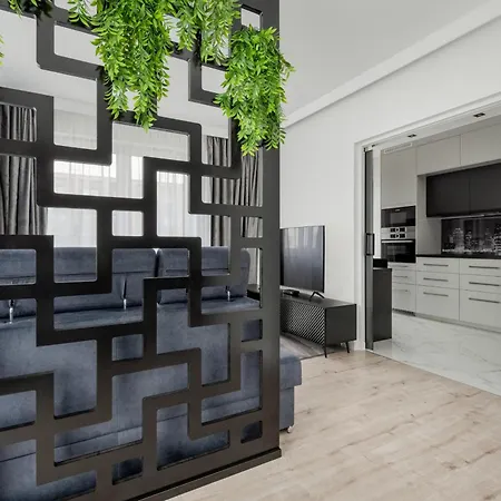 Apartment Luksusowy Z 3 Sypialniami, Klimatyzacja, Parkingiem I Biurkiem We Wroclawiu By Renters Prestige