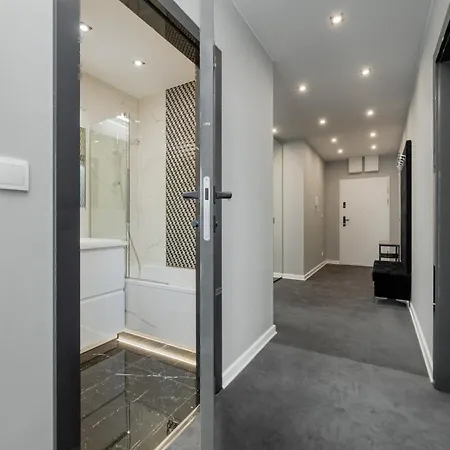 Luksusowy Z 3 Sypialniami, Klimatyzacja, Parkingiem I Biurkiem We Wroclawiu By Renters Prestige Breslavia