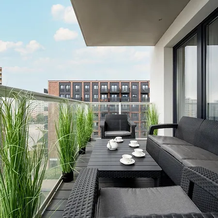 Luksusowy Z 3 Sypialniami, Klimatyzacja, Parkingiem I Biurkiem We Wroclawiu By Renters Prestige Breslavia