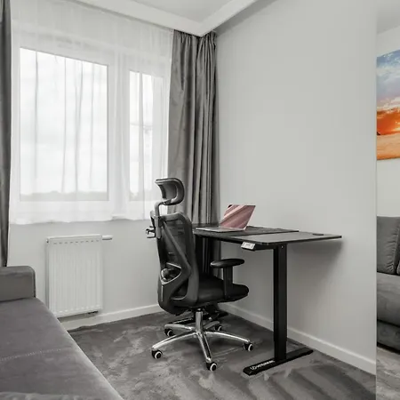 Appartamento Luksusowy Z 3 Sypialniami, Klimatyzacja, Parkingiem I Biurkiem We Wroclawiu By Renters Prestige