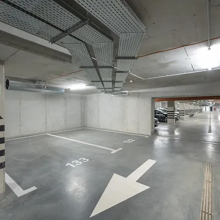 Luksusowy Z 3 Sypialniami, Klimatyzacja, Parkingiem I Biurkiem We Wroclawiu By Renters Prestige Breslavia