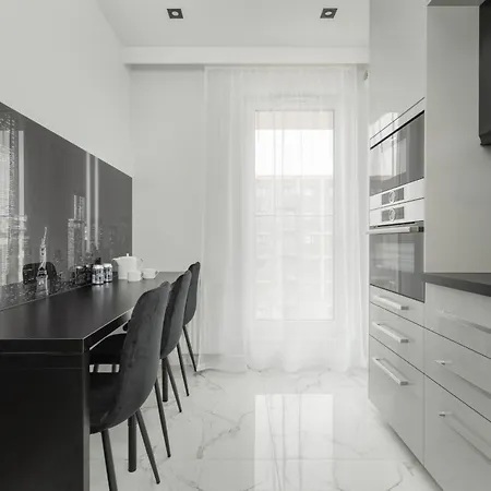 Luksusowy Z 3 Sypialniami, Klimatyzacja, Parkingiem I Biurkiem We Wroclawiu By Renters Prestige