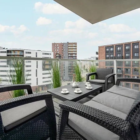 Luksusowy Z 3 Sypialniami, Klimatyzacja, Parkingiem I Biurkiem We Wroclawiu By Renters Prestige * Breslavia
