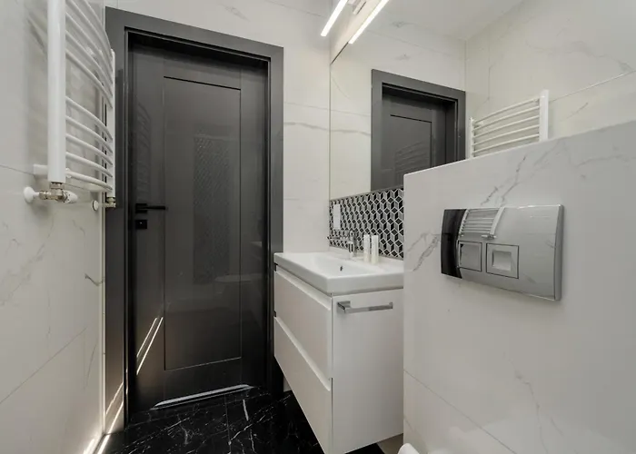 Luksusowy Z 3 Sypialniami, Klimatyzacją, Parkingiem I Biurkiem We Wrocławiu By Renters Prestige Apartament