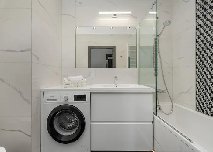 Luksusowy Z 3 Sypialniami, Klimatyzacją, Parkingiem I Biurkiem We Wrocławiu By Renters Prestige *