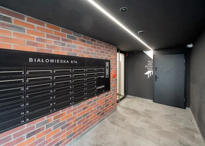 Luksusowy Z 3 Sypialniami, Klimatyzacją, Parkingiem I Biurkiem We Wrocławiu By Renters Prestige