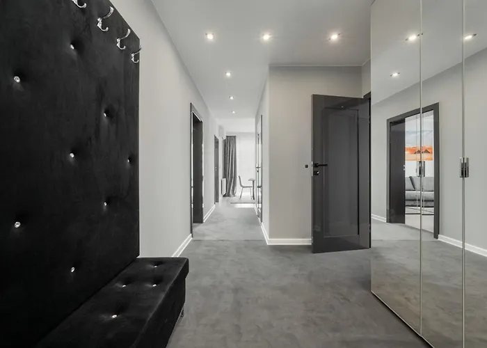 Apartament Luksusowy Z 3 Sypialniami, Klimatyzacją, Parkingiem I Biurkiem We Wrocławiu By Renters Prestige *