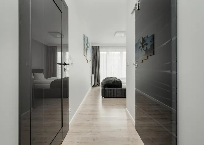 Luksusowy Z 3 Sypialniami, Klimatyzacją, Parkingiem I Biurkiem We Wrocławiu By Renters Prestige