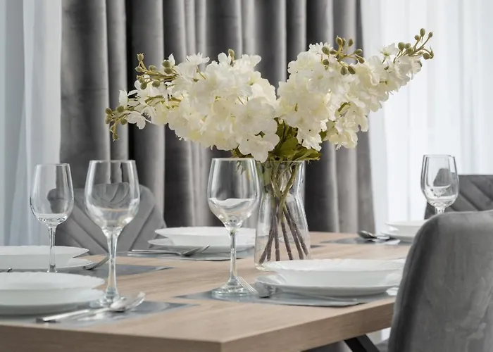 Apartament Luksusowy Z 3 Sypialniami, Klimatyzacją, Parkingiem I Biurkiem We Wrocławiu By Renters Prestige Wrocław