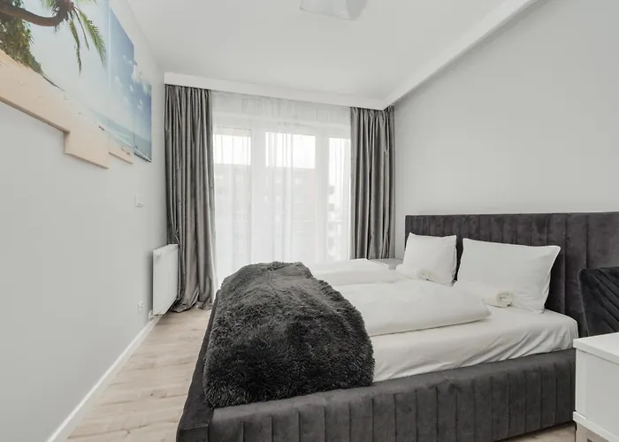 Luksusowy Z 3 Sypialniami, Klimatyzacją, Parkingiem I Biurkiem We Wrocławiu By Renters Prestige *