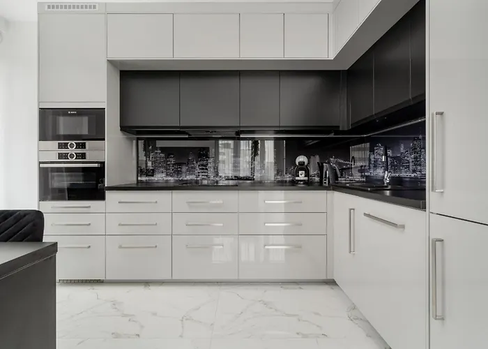 Luksusowy Z 3 Sypialniami, Klimatyzacją, Parkingiem I Biurkiem We Wrocławiu By Renters Prestige