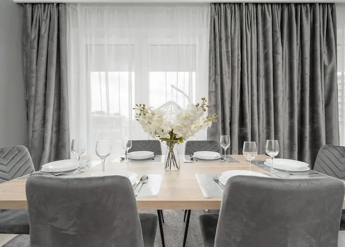 Apartament Luksusowy Z 3 Sypialniami, Klimatyzacją, Parkingiem I Biurkiem We Wrocławiu By Renters Prestige